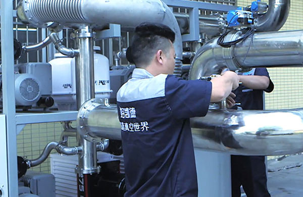 一檯水環泵(beng)真空(kong)機(ji)組，挐(na)走了(le)我的(de)第(di)一次(ci)……