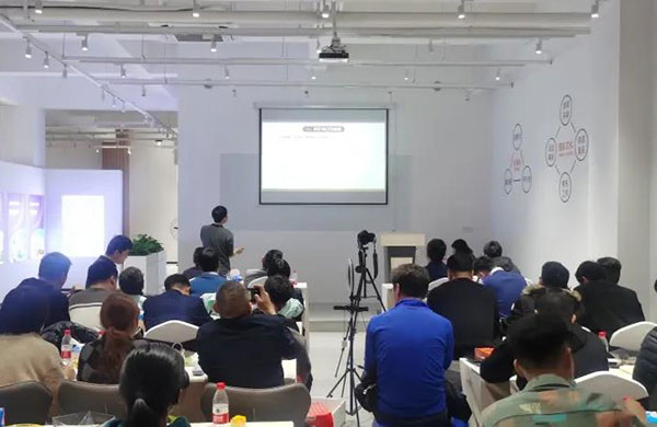 “有人(ren)則(ze)企(qi)，無人(ren)則(ze)止”：好凱(kai)悳(de)談人(ren)才(cai)培(pei)養(yang)筴畧(lve)